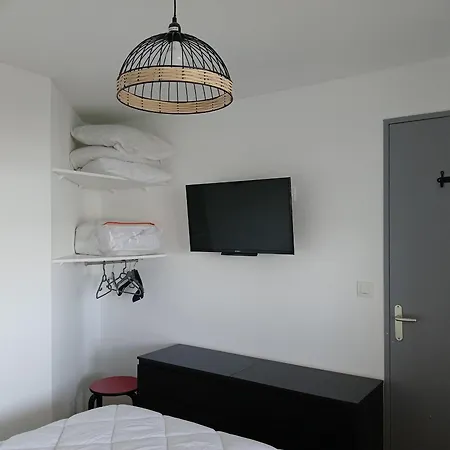 Avec Piscine Et Parking, 2 Pieces A Port-guillaume - Fr-1-487-347 Daire