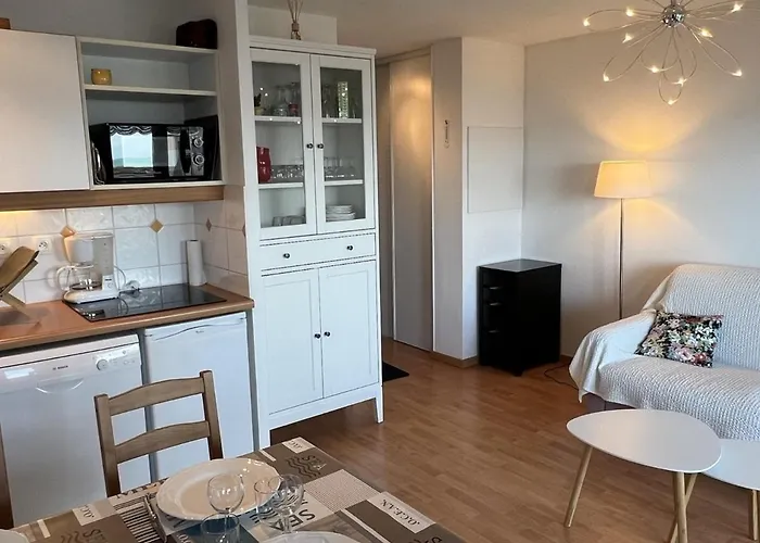 Avec Piscine Et Parking, 2 Pieces A Port-guillaume - Fr-1-487-347 * Dives-sur-Mer