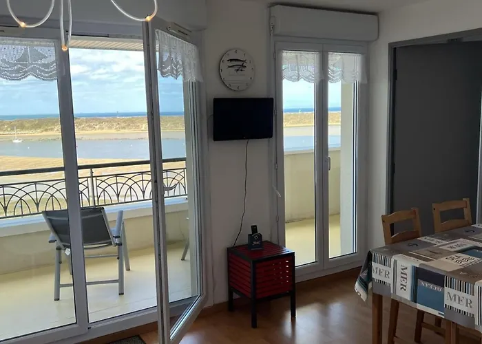 Daire Avec Piscine Et Parking, 2 Pieces A Port-guillaume - Fr-1-487-347