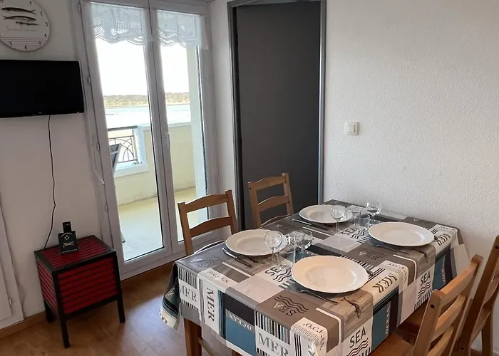 Avec Piscine Et Parking, 2 Pieces A Port-guillaume - Fr-1-487-347 Daire *