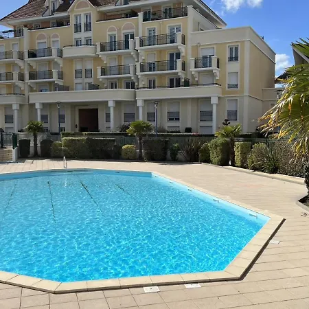 Avec Piscine Et Parking, 2 Pieces A Port-guillaume - Fr-1-487-347 *