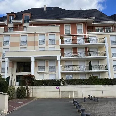 Daire Avec Piscine Et Parking, 2 Pieces A Port-guillaume - Fr-1-487-347