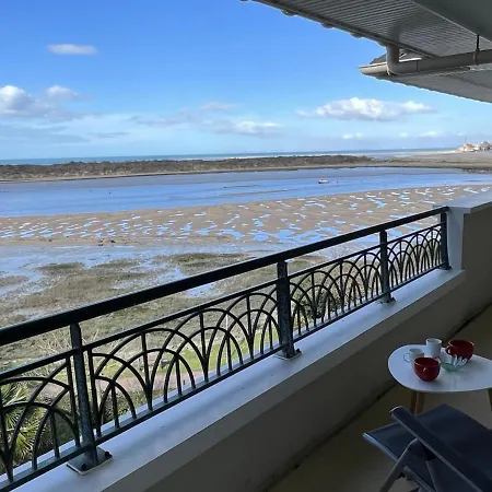 Avec Piscine Et Parking, 2 Pieces A Port-guillaume - Fr-1-487-347 Daire *