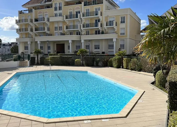 Avec Piscine Et Parking, 2 Pieces A Port-guillaume - Fr-1-487-347 *