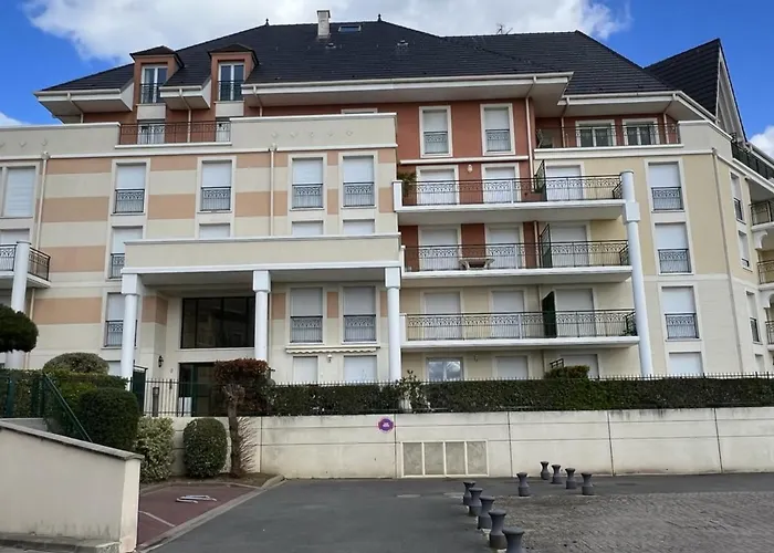 Appartamento Avec Piscine Et Parking, 2 Pieces A Port-guillaume - Fr-1-487-347